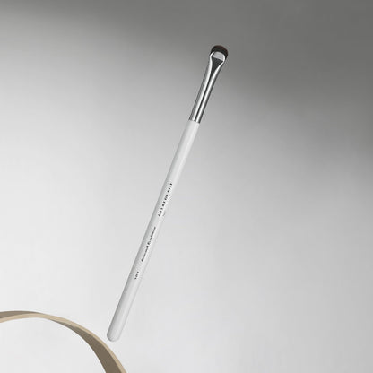 Albeaut concealer brush — small angled precision blending brush for under eyes