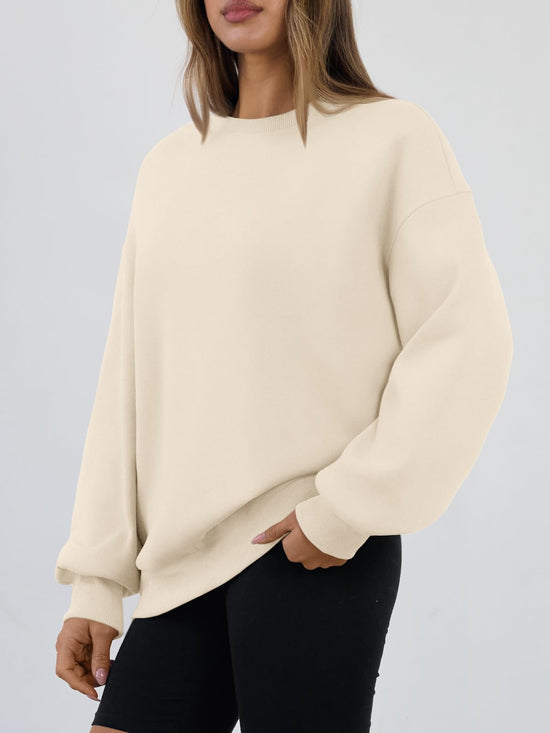 Sweatshirt — Trendy oversized crewneck for women in fall and winter styles 2026 fashion