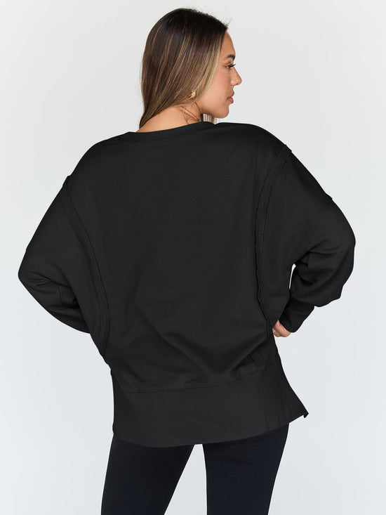 Sweatshirt — Trendy oversized design for women and teen girls in fall and winter