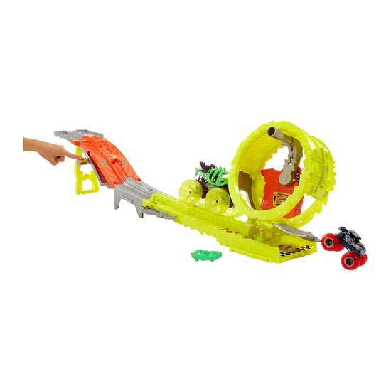 Hot Wheels Monster Trucks track set — Charge & Chase challenge with 2 trucks and cars