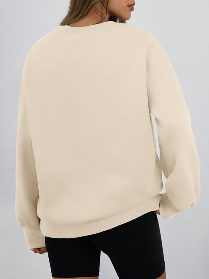 Sweatshirt — Trendy oversized crewneck for women in fall and winter styles 2026 fashion