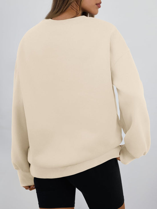 Sweatshirt — Trendy oversized crewneck for women in fall and winter styles 2026 fashion