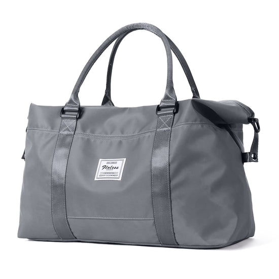 Travel duffel bag with wet pocket for overnight trips
