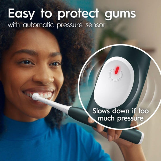 Oral-B iO Series 2 rechargeable electric toothbrush - Starter kit included.