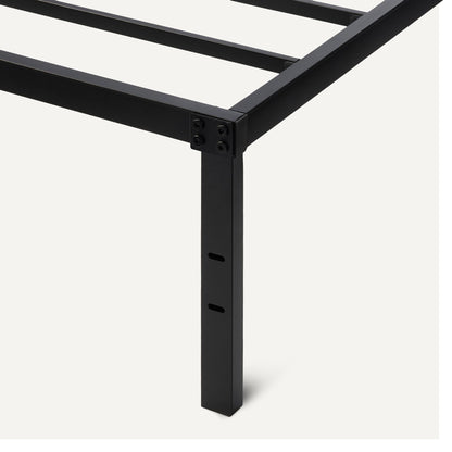 Bed frame — Tool-free assembly with sturdy steel construction