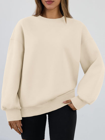 Sweatshirt — Trendy oversized crewneck for women in fall and winter styles 2026 fashion