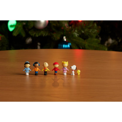 Toy figure playset — Polly Pocket x Peanuts compact with Snoopy and Woodstock