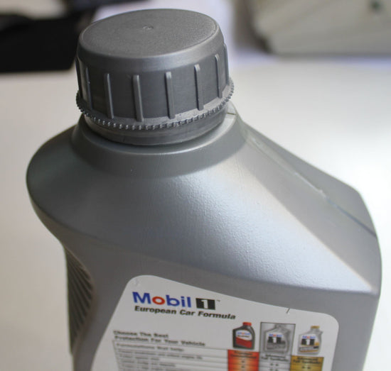 AUTO_OIL — Mobil 1 synthetic 0W-40 motor oil