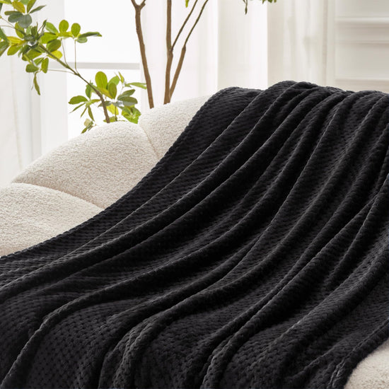 Exclusivo fleece blanket — extra large and supersoft waffle textured design