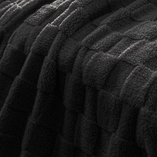 Exclusivo Mezcla fleece throw blanket — super soft 3D checkered jacquard design