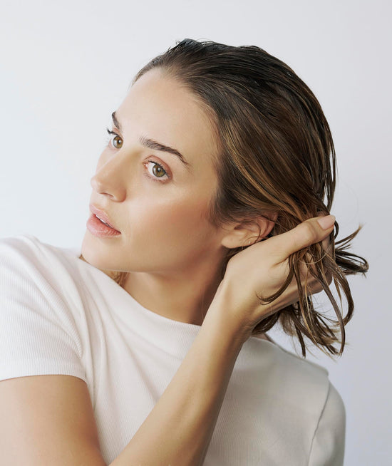 Divi hair styling agent — Defines curls and controls frizz for up to 24 hours
