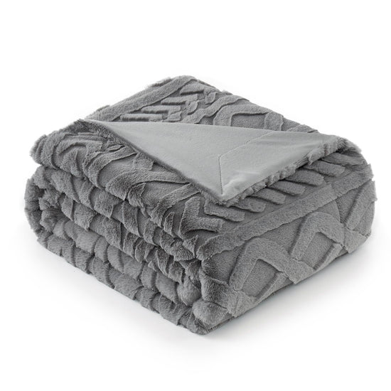 Faux fur throw blanket — Cozy soft plush design for winter warmth and comfort