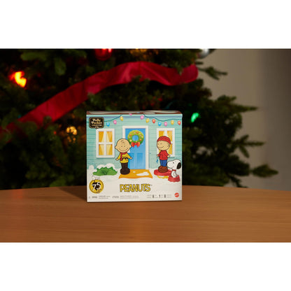 Toy figure playset — Polly Pocket x Peanuts compact with Snoopy and Woodstock