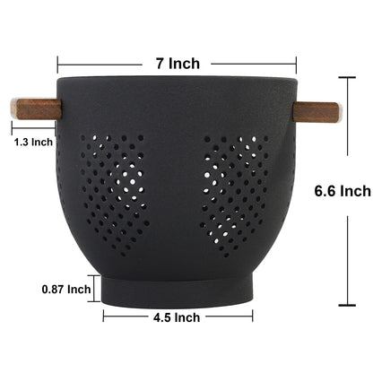 Food strainer — Metal colander with wood handle and stable base for draining pasta and vegetables