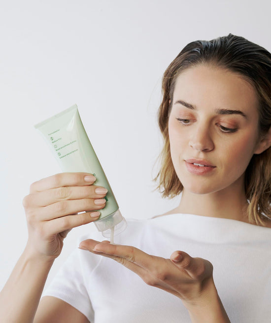 Divi hair styling agent — Defines curls and controls frizz for up to 24 hours