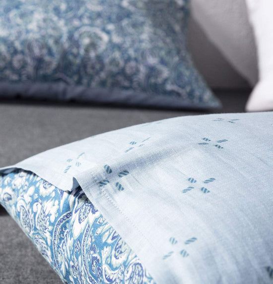 BED_LINEN_SET — SLEEPBELLA reversible cotton duvet cover set in blue and white
