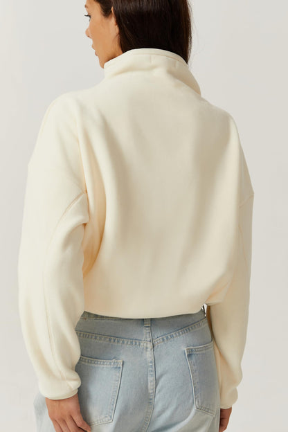 QINSEN sweatshirt — Half zip fleece pullover with mock neck and long sleeves