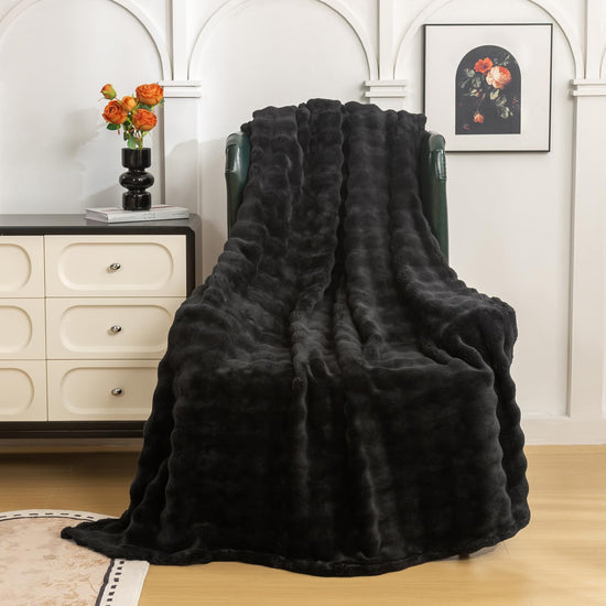 YUSOKI bubble throw blanket - 3D design, 5lb, for home decoration and all ages.