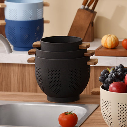 Food strainer — Metal colander with wood handle and stable base for draining pasta and vegetables