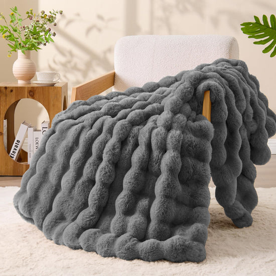 Faux fur blanket — Bubble design by Bedelite