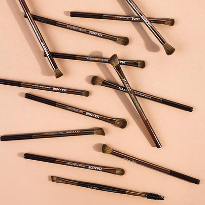 MAANGE cosmetic brush set — 20 pcs double-ended kabuki and contour brushes.