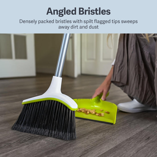 Casabella Basics broom with angled dustpan