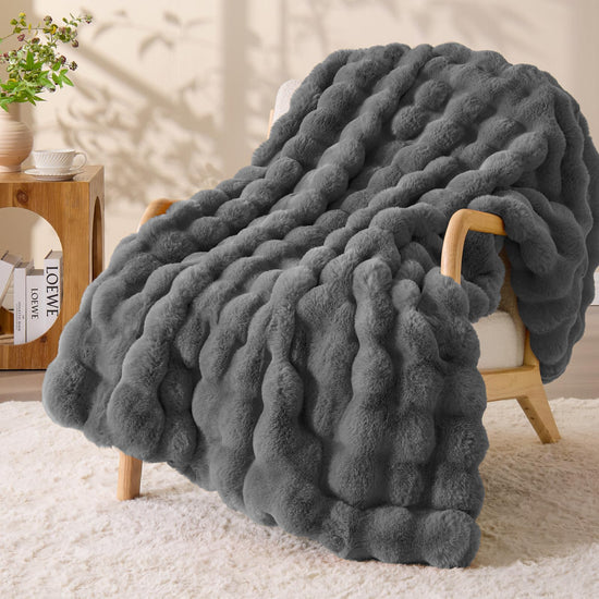 Faux fur blanket — Bubble design by Bedelite