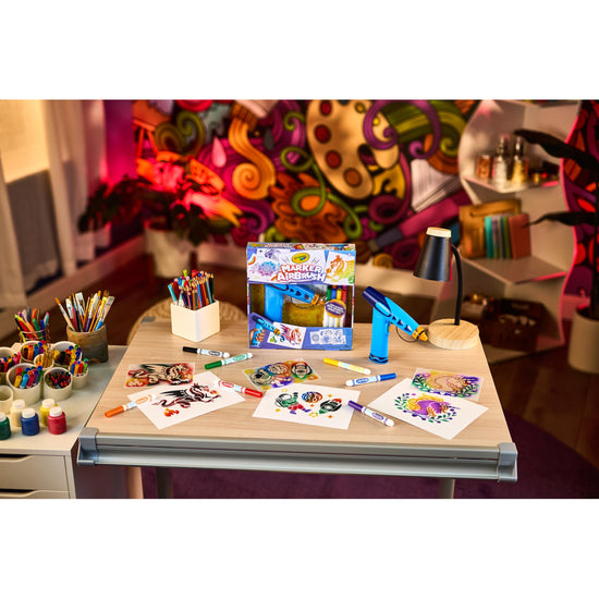 Crayola art craft kit — battery-powered airbrush sprayer with washable markers and stencils