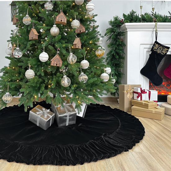 Tree skirt — Ruffled velvet with lace-up tie closure and foam padding