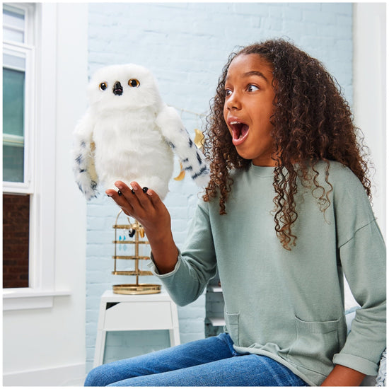 Wizarding World Harry Potter Hedwig interactive owl with sounds and movements toy figure