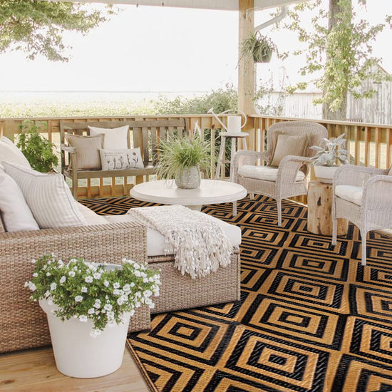 Ridota reversible rug — modern plastic straw design for outdoor use
