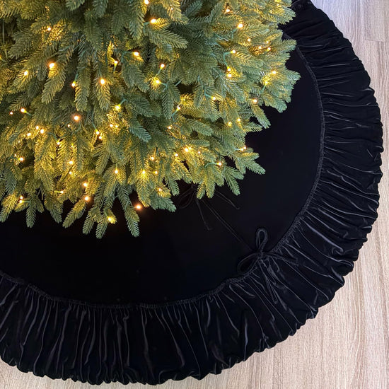 Tree skirt — Ruffled velvet with lace-up tie closure and foam padding
