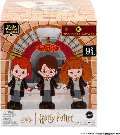 Toy figure playset — Polly Pocket Harry Potter compact with dolls and accessories