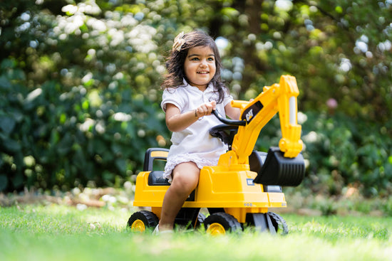 Ride on toy — Caterpillar excavator with rotating bucket and storage for kids