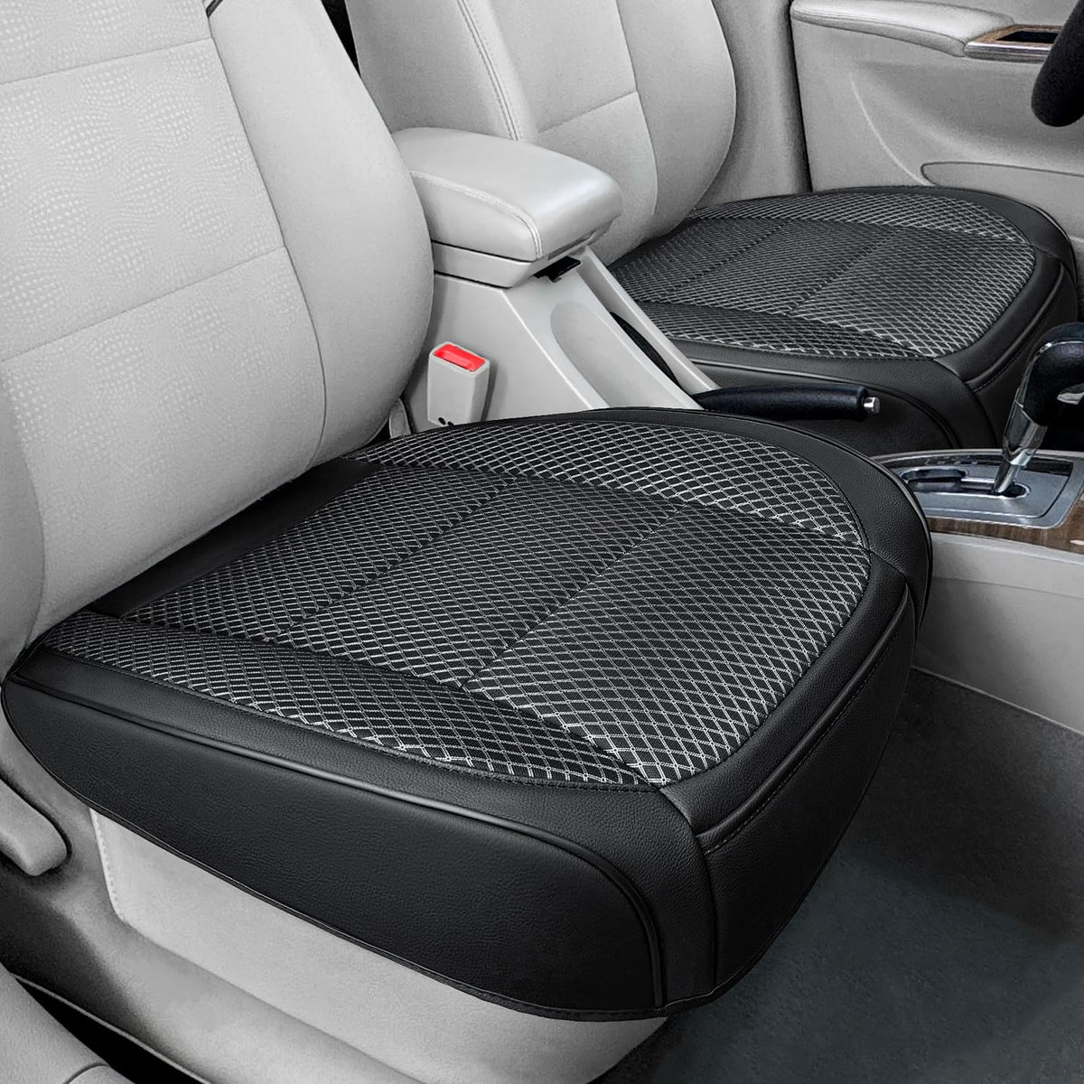 Vehicle seat cover — Ventilated bottom with storage pocket for comfort and breathability