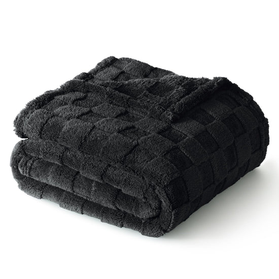 Exclusivo Mezcla fleece throw blanket — super soft 3D checkered jacquard design