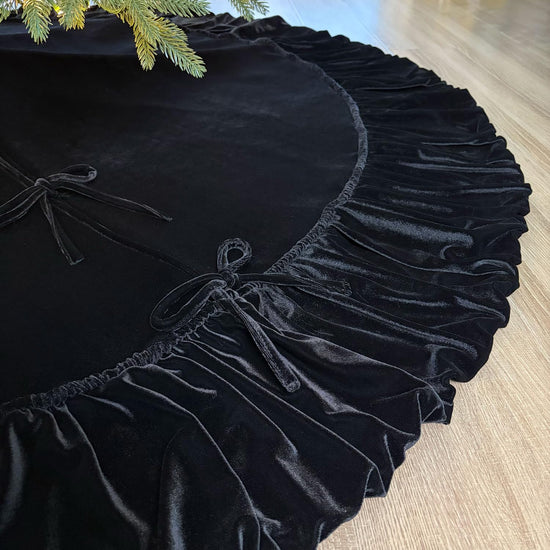 Tree skirt — Ruffled velvet with lace-up tie closure and foam padding
