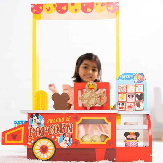 Melissa & Doug pretend play food counter – 33 pieces with FSC-certified materials
