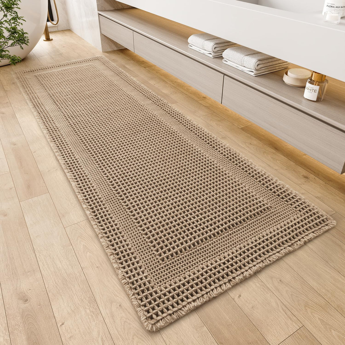 AMOAMI bath mat — absorbent and non-slip with tassels, machine washable, 17x24 beige