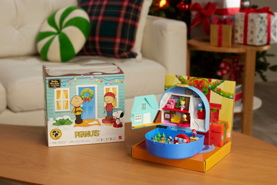 Toy figure playset — Polly Pocket x Peanuts compact with Snoopy and Woodstock