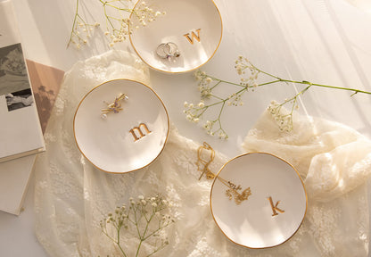 COLLECTIVE HOME - Jewelry storage with ceramic decorative trinket dish in white surface 4.75 diameter.