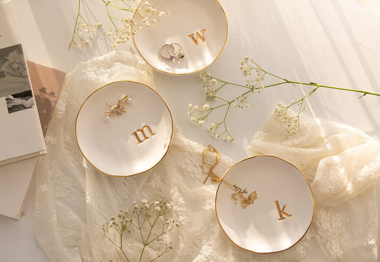 COLLECTIVE HOME - Jewelry storage with ceramic decorative trinket dish in white surface 4.75 diameter.