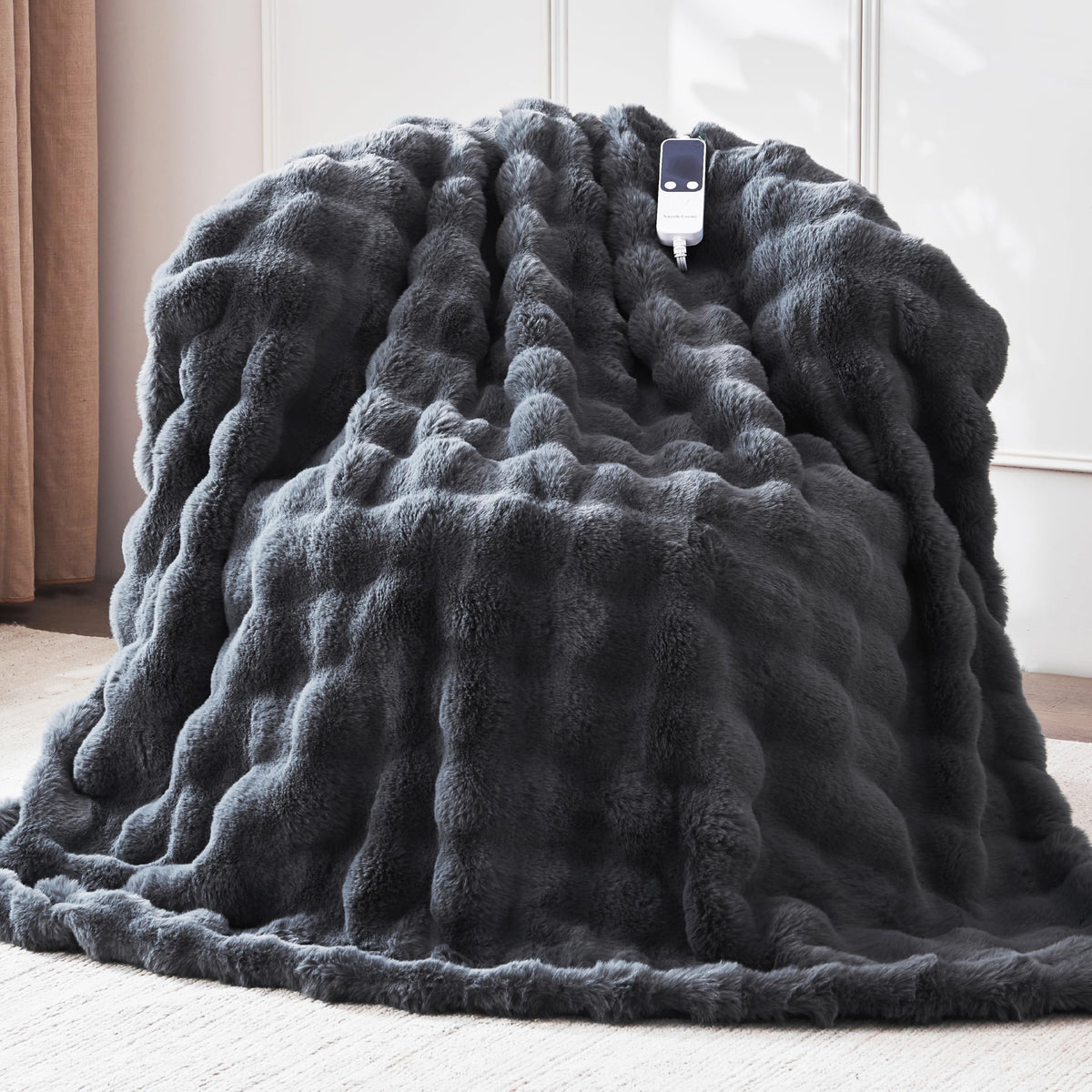 Heated blanket — Fast heating ultra-soft faux rabbit fur with 5 heat levels and auto shut-off