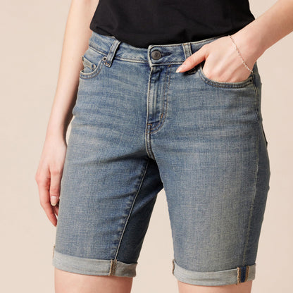 Shorts — Mid-rise stretchy slim fit denim with pockets by Amazon Essentials