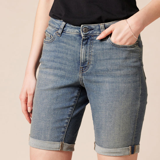 Shorts — Mid-rise stretchy slim fit denim with pockets by Amazon Essentials