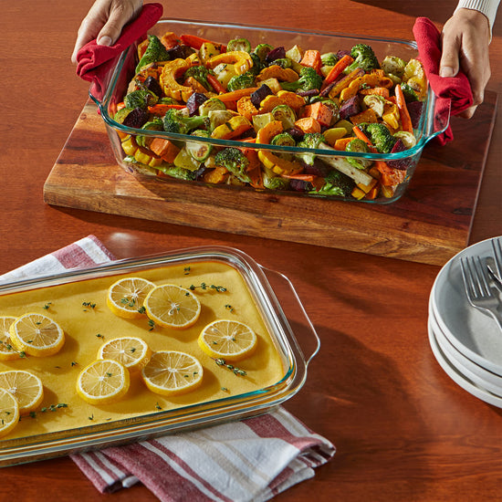 Casseroles — Pyrex deep 5.2-qt glass baking dish with lid