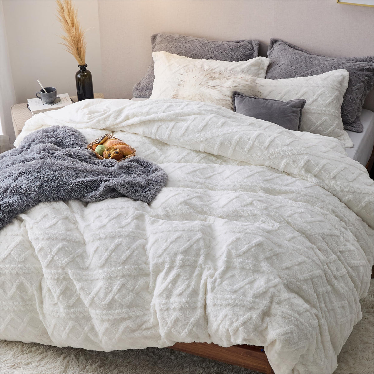 Bedsure duvet cover set — Fluffy flannel with 2 pillow shams and zipper closure
