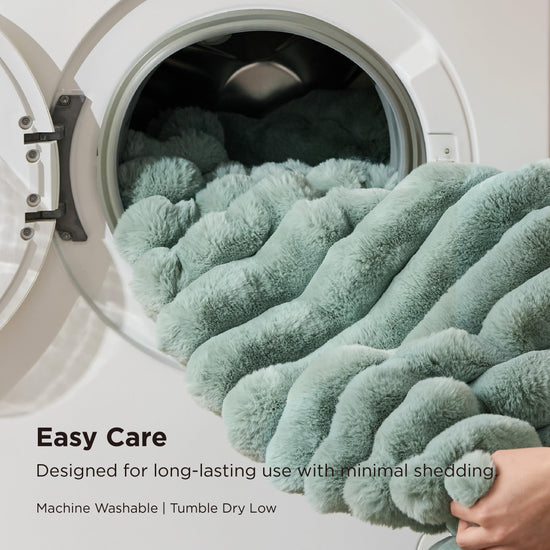 Bedsure faux fur throw blanket - Soft polyester material