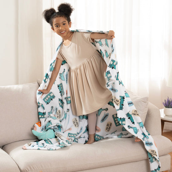 Peanuts & Mo & LBT kids throw blanket — cozy design for comfort and warmthPeanuts & Mo & LBT kids blanket — cozy design for comfort and warmth
